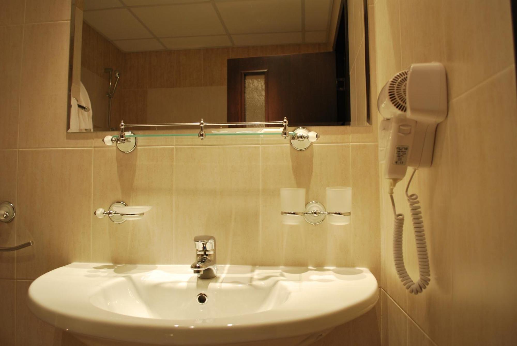 Spa Hotel Holiday מלון
