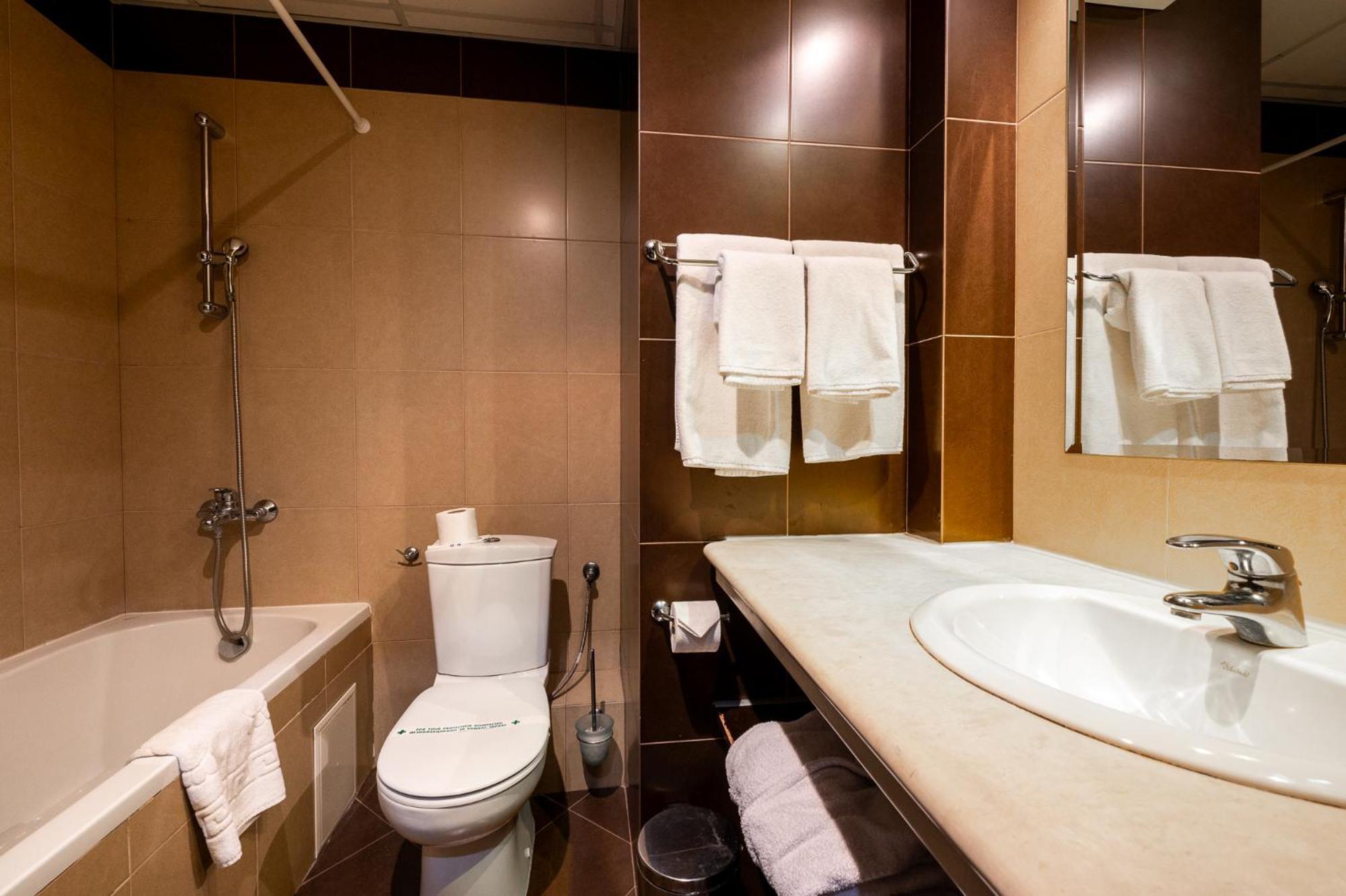 Spa Hotel Holiday מלון