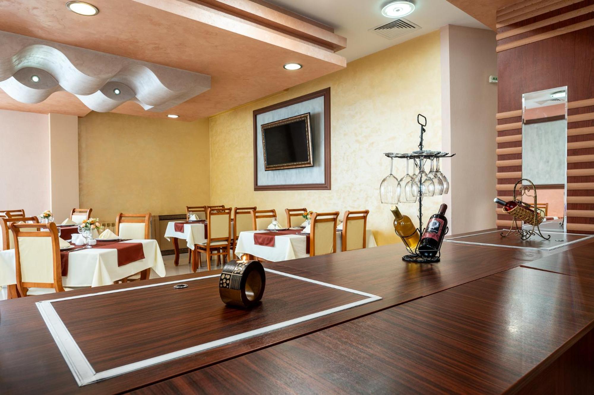 Spa Hotel Holiday מלון 4*