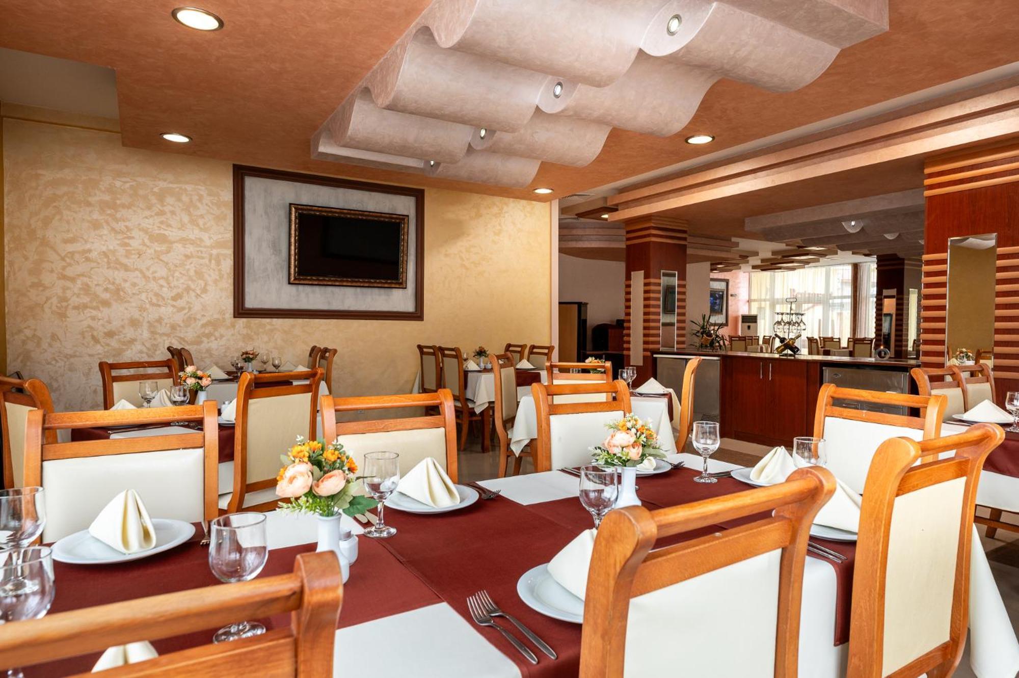 Spa Hotel Holiday מלון 4*